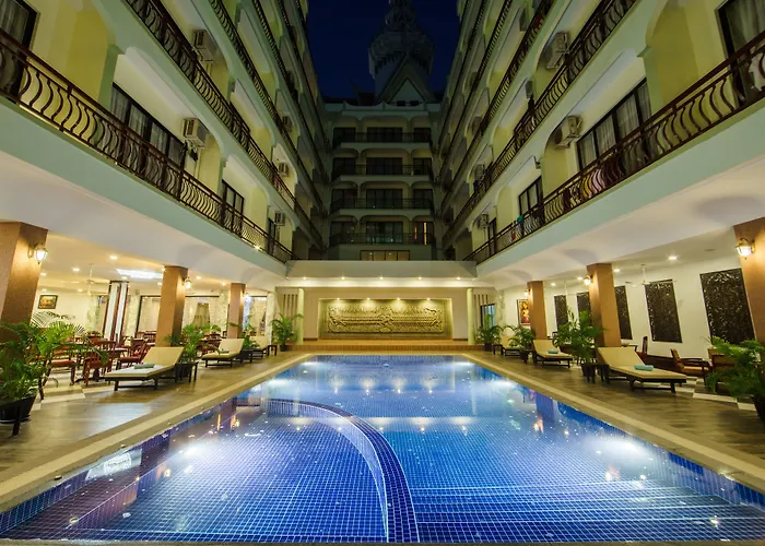 Smiling Deluxe Hotel